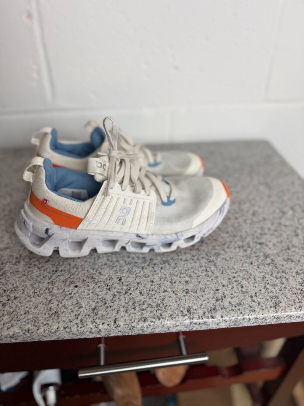 On Cloudswift Youth 5.5 EU 38 Ivory Orange Running Athletic Shoes
